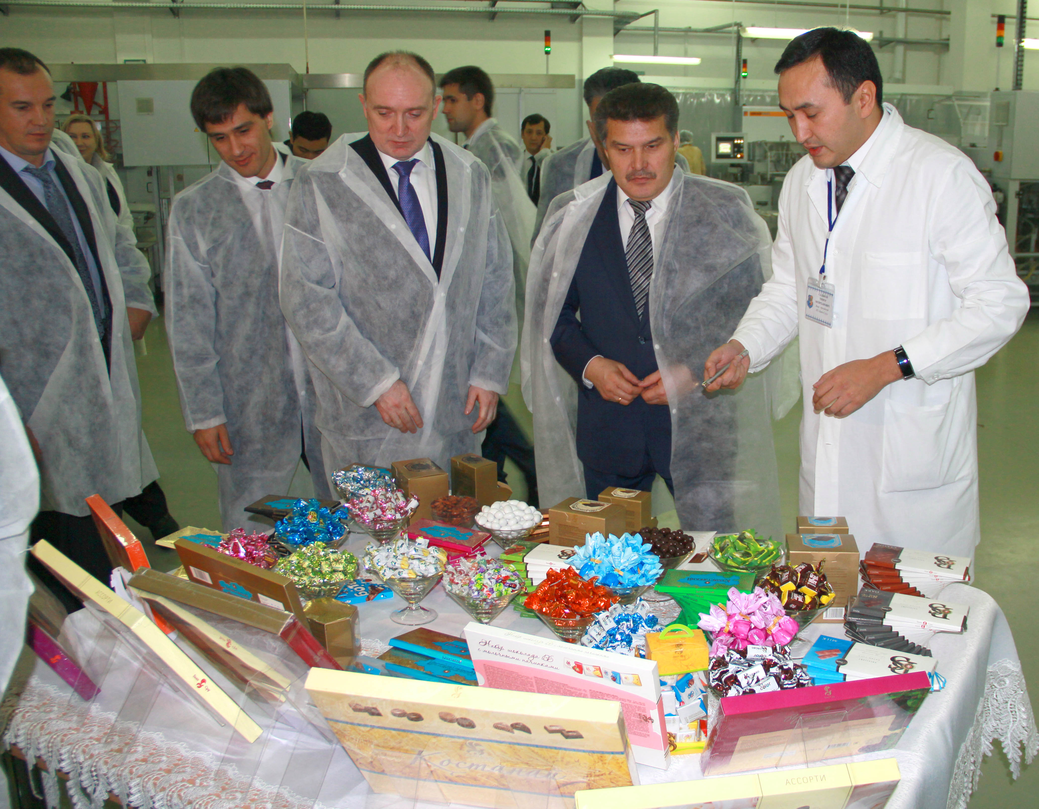 On November 7, 2014 the confectionery plant of JSC «Bayan Sulu» was visited by a delegation from Chelyabinsk province led by the Governor Boris Dubrovskiy and Akim of Kostanay province Nuraly Saduakassov within the Frontier Cooperation Forum